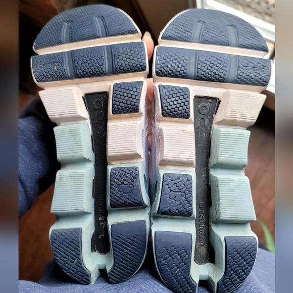 SOLD- On cloud flyers - Picture 9 of 9